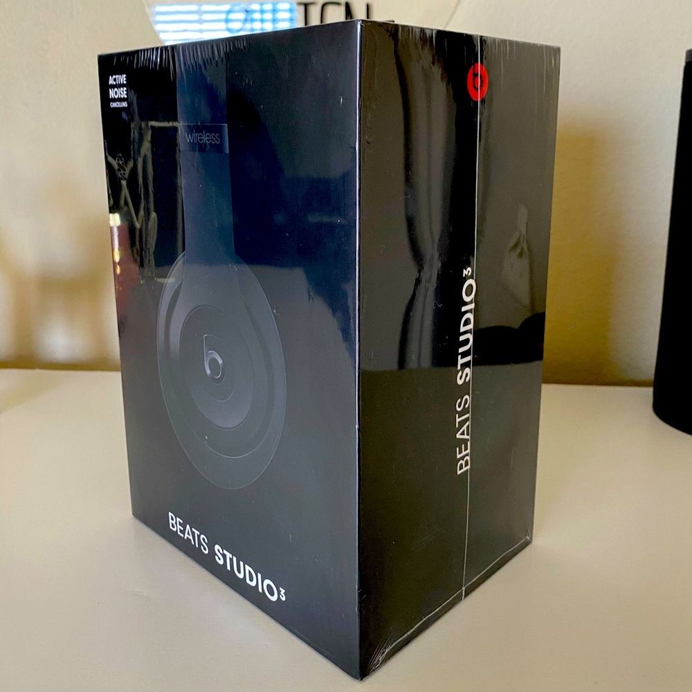 Beats Studio Pro Wireless Noise Cancelling Over-the-Ear Headphones - Black